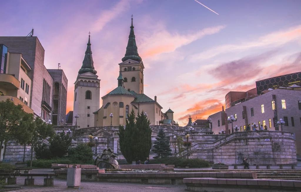 Požičovňa áut Žilina — 24 vozidiel od 27 €/deň (2026)